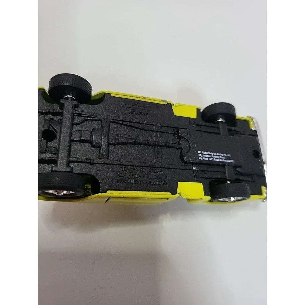 Kinsmart Pull Back Yellow 1955‎ Chevy Stepside Pickup Truck with Surfboard 1:32